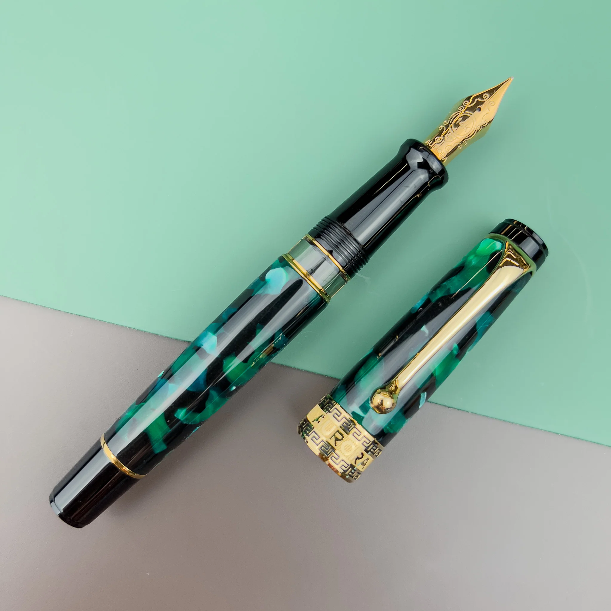 Aurora Optima Auroloide Fountain Pen - Emerald with Gold Trim (Doorbuster) - Image 3