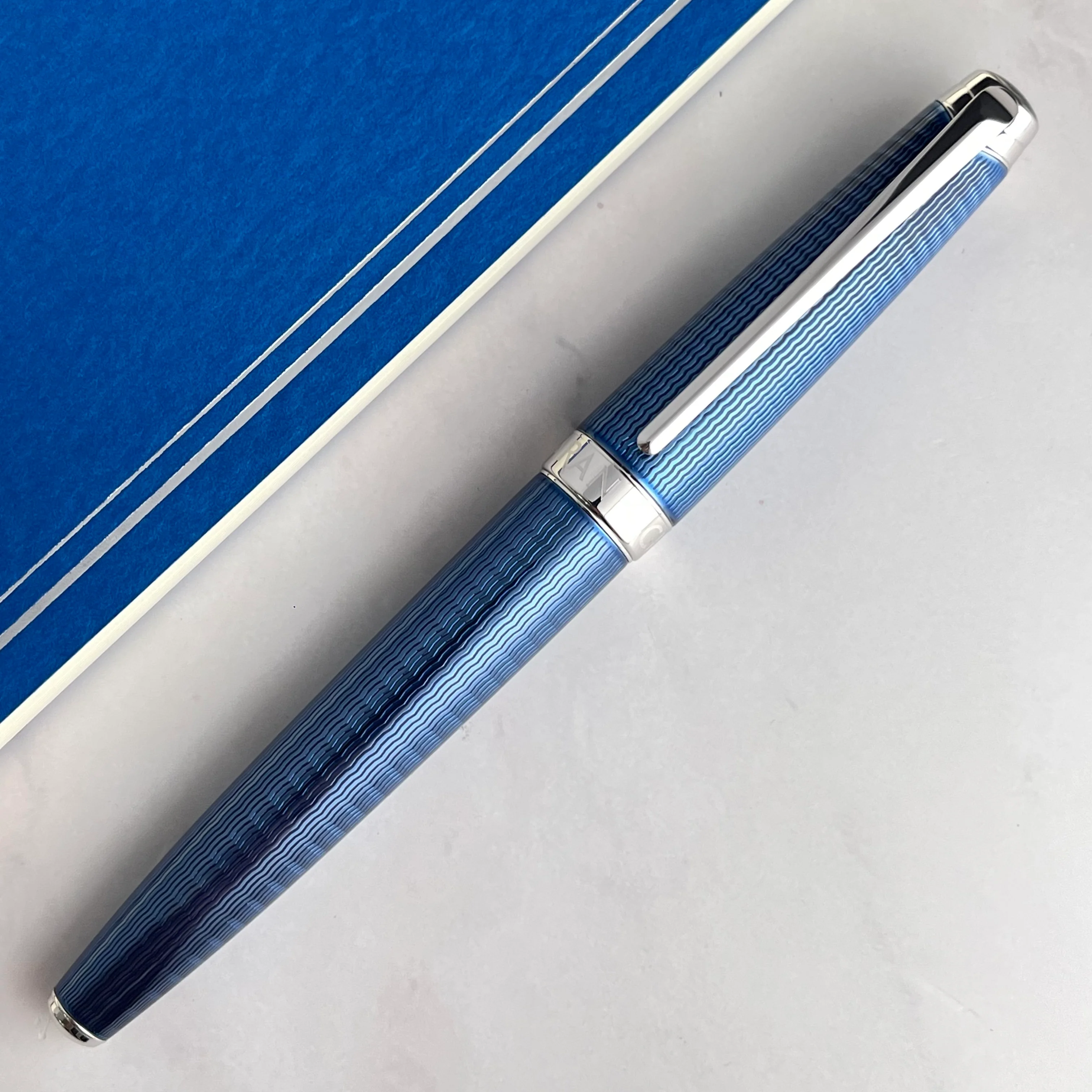 Caran d'Ache LÉMAN Fountain Pen - Grand Bleu w/ Silver Trim - - Image 2