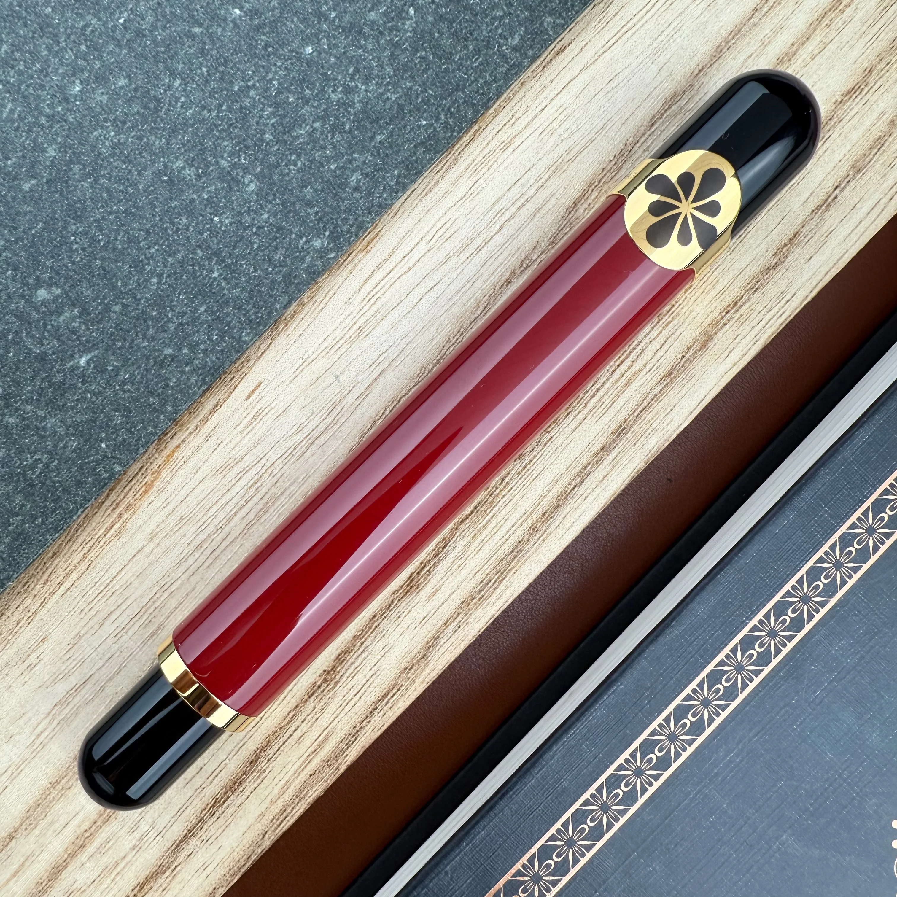 Diplomat XO Fountain Pen - Lacquered Burgundy/Gold - Image 2