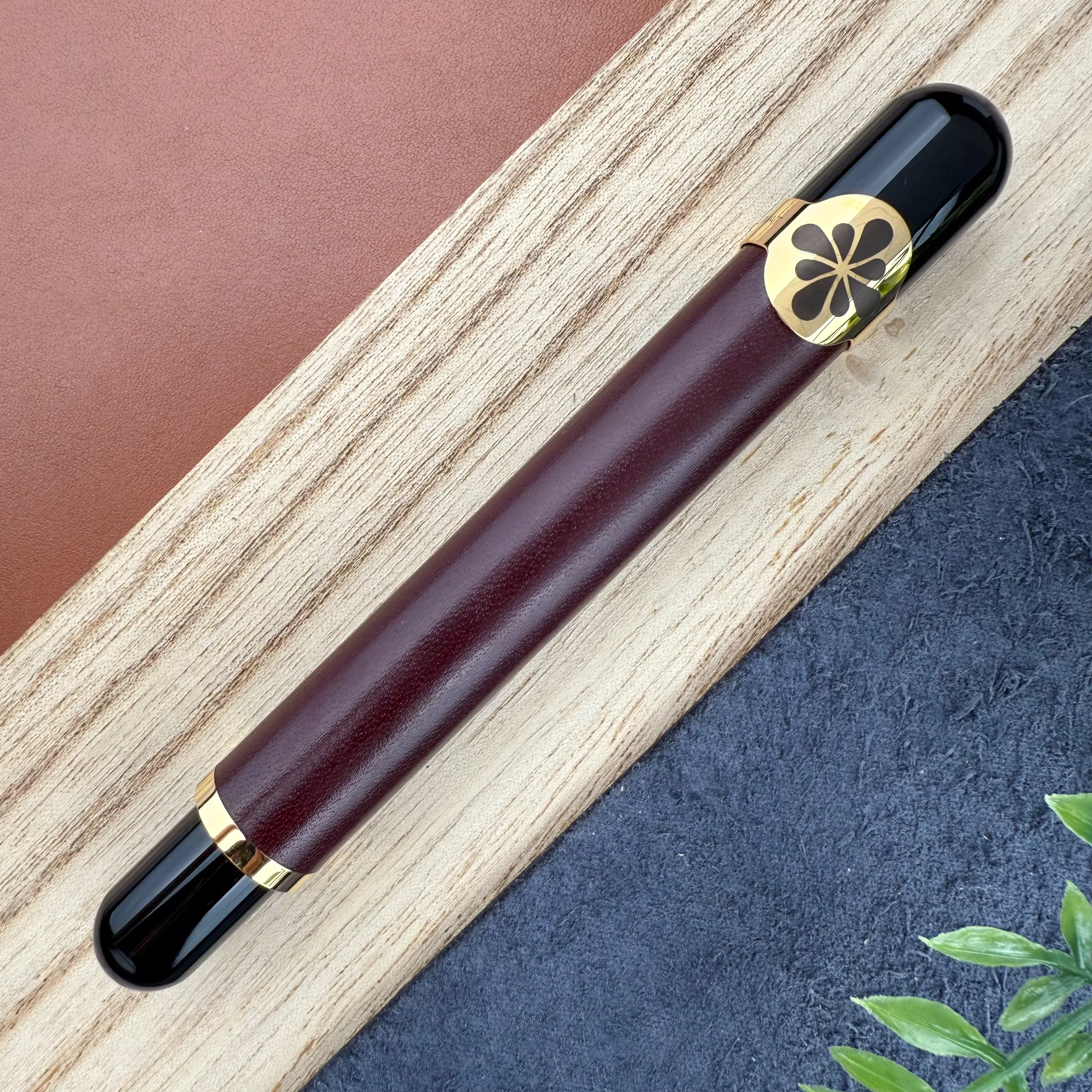 Diplomat XO Fountain Pen - Leather Dark Red - Image 2