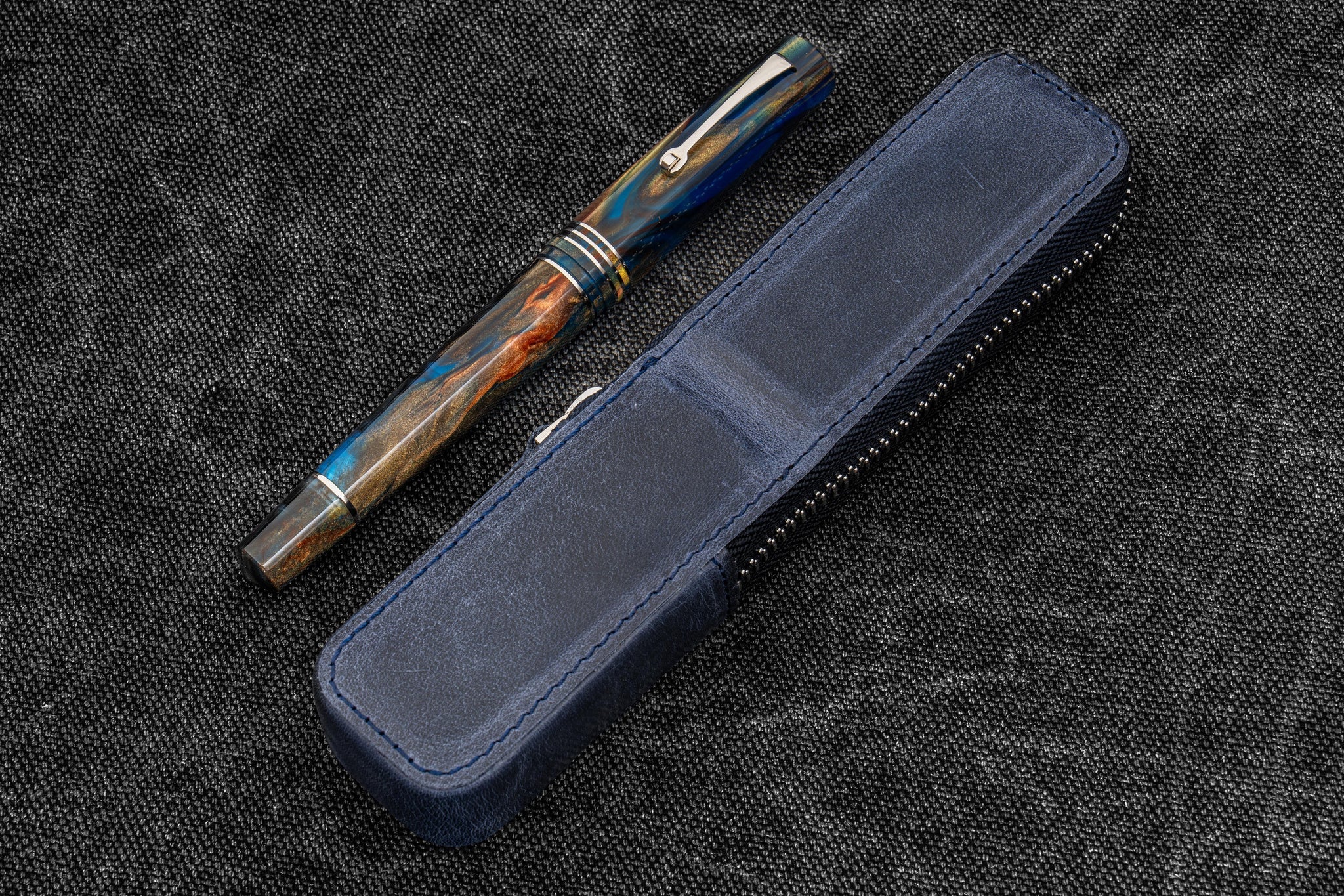 Galen Leather Zippered Magnum Opus Single Hard Case - Image 13