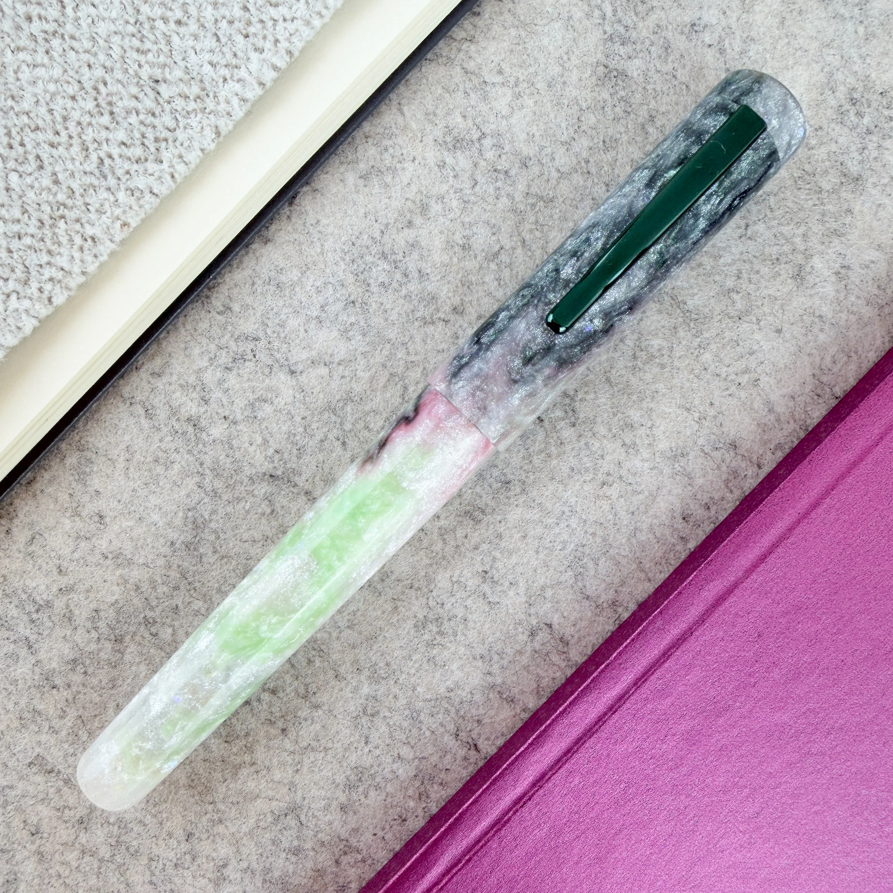 Hinze Pen Company Fountain Pen - Hearts Desire - Image 2