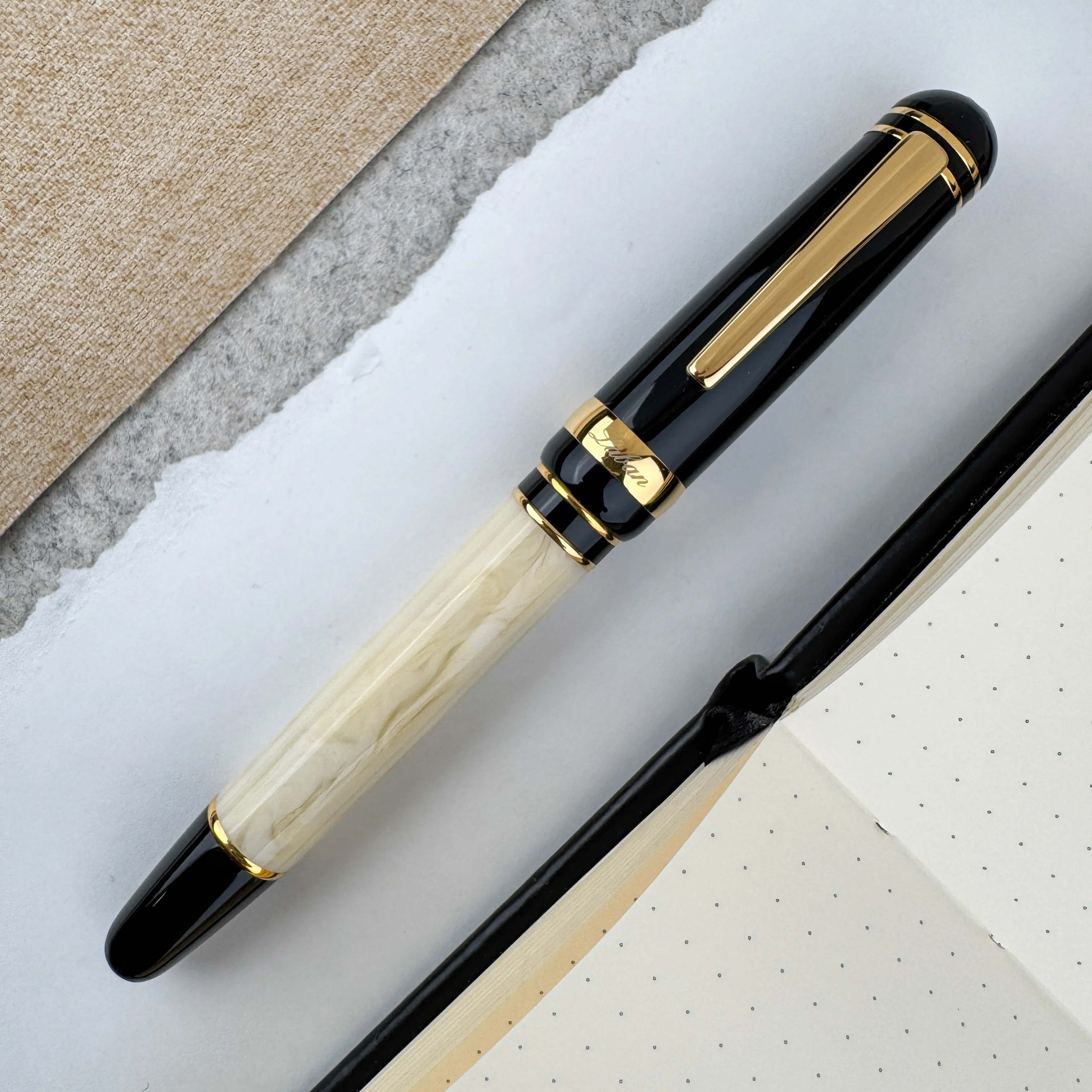 Laban 325 Fountain Pen - Cambridge Marble Black - Image 2