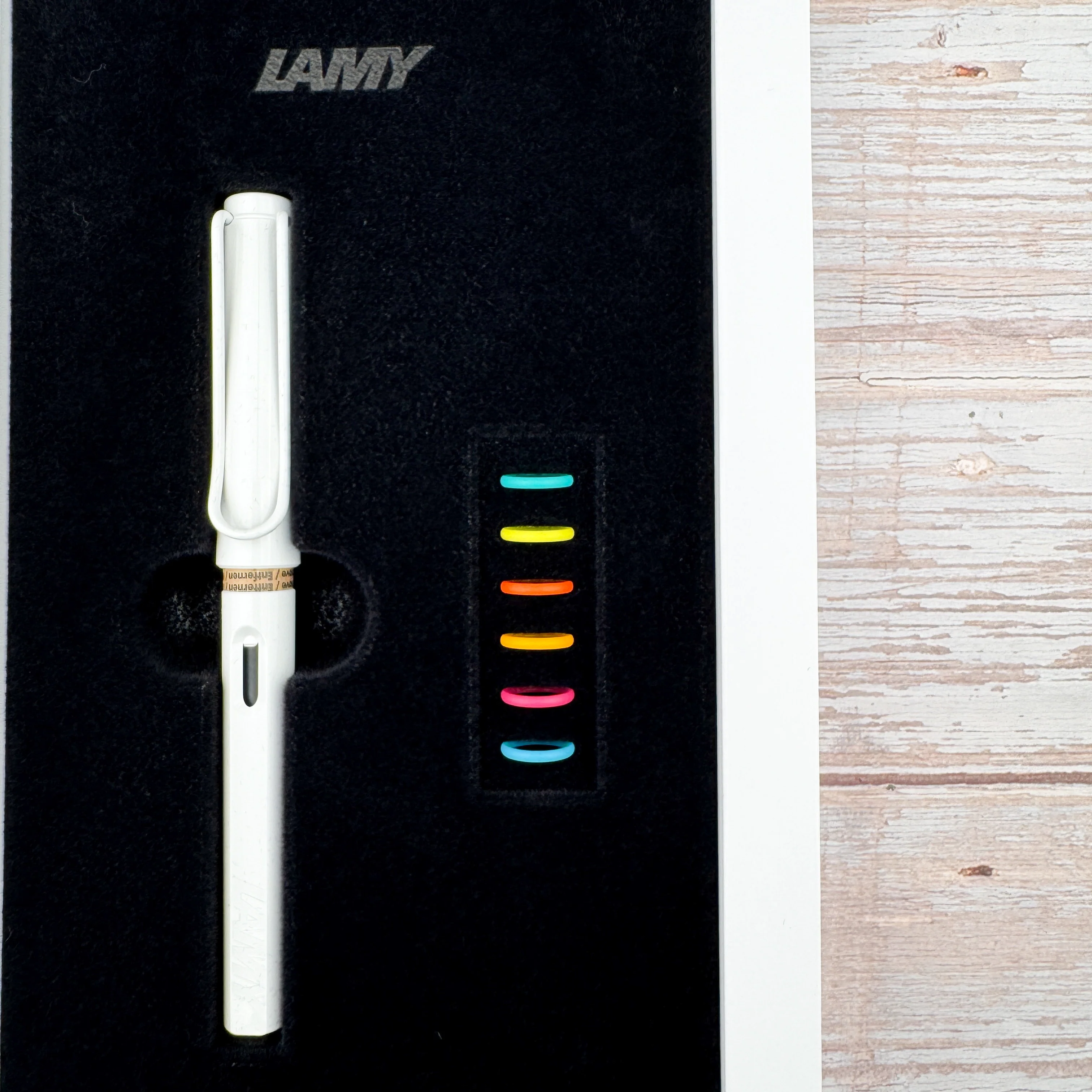 Lamy Safari Multi Ring Fountain Pen - White - Image 3