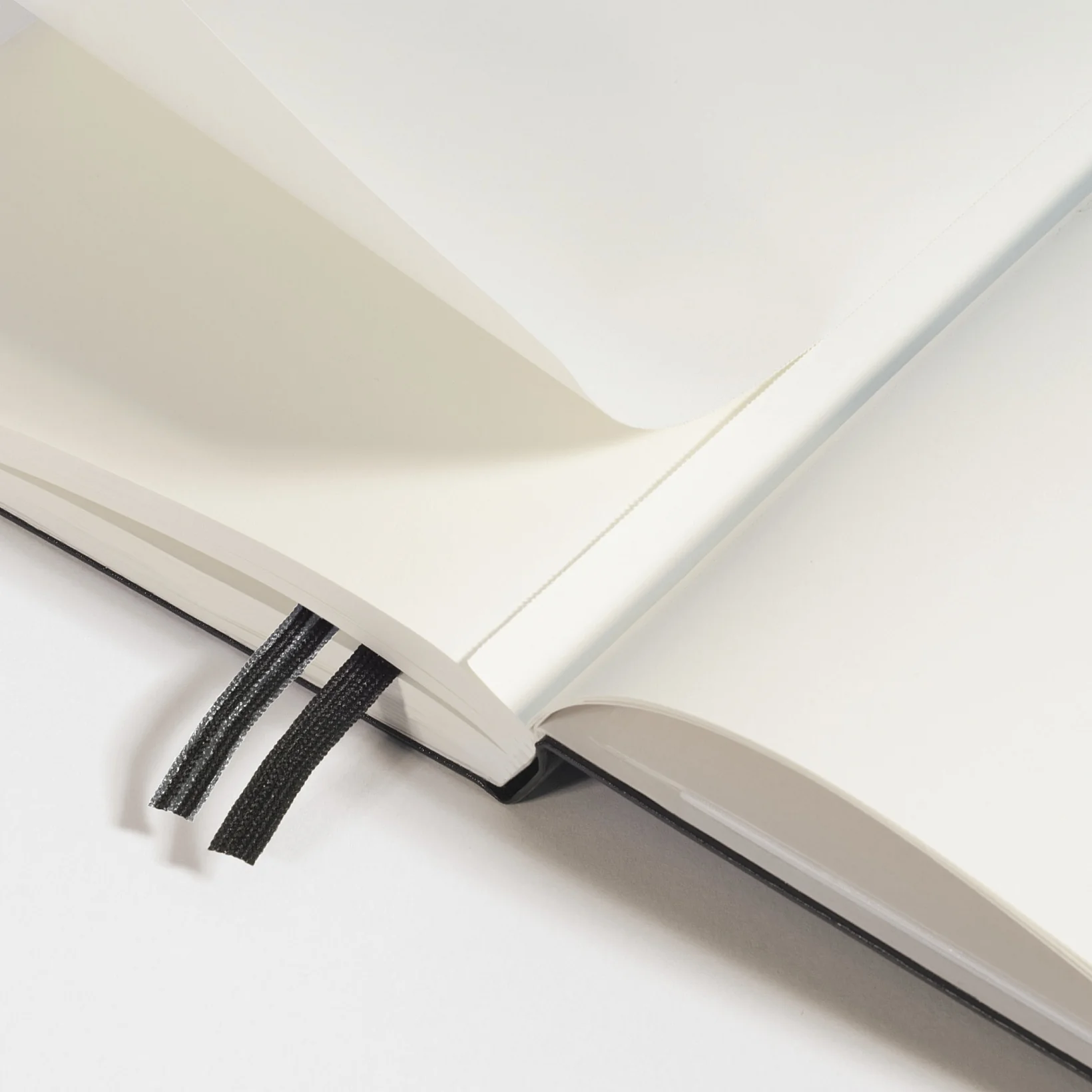 Leuchtturm A4+ Master Classic Hardcover Notebook - Plain - Image 10