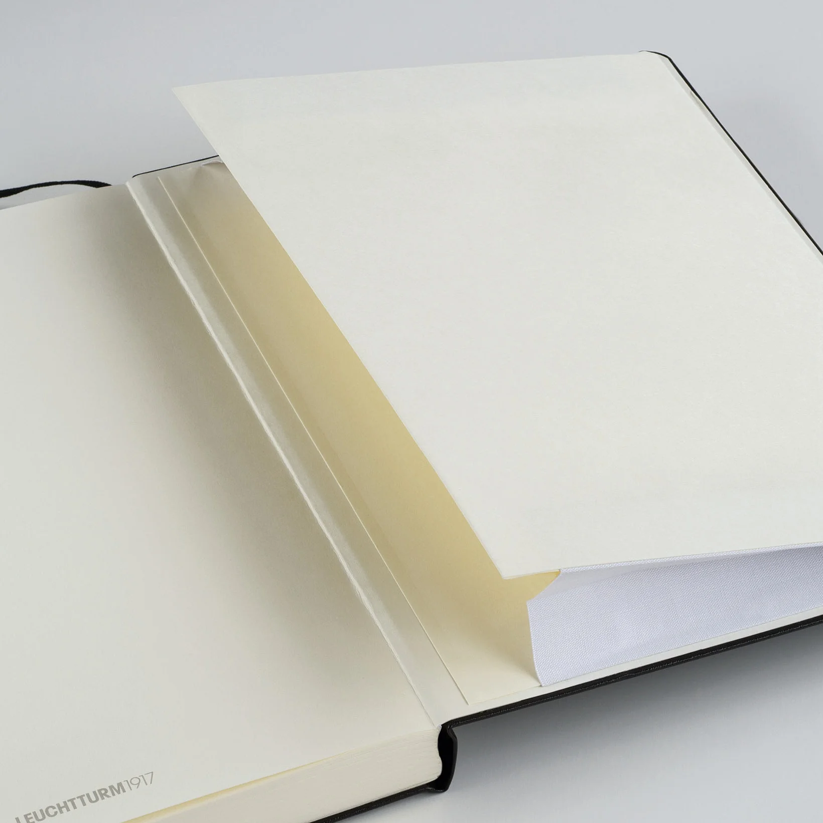 Leuchtturm A4+ Master Classic Hardcover Notebook - Plain - Image 9