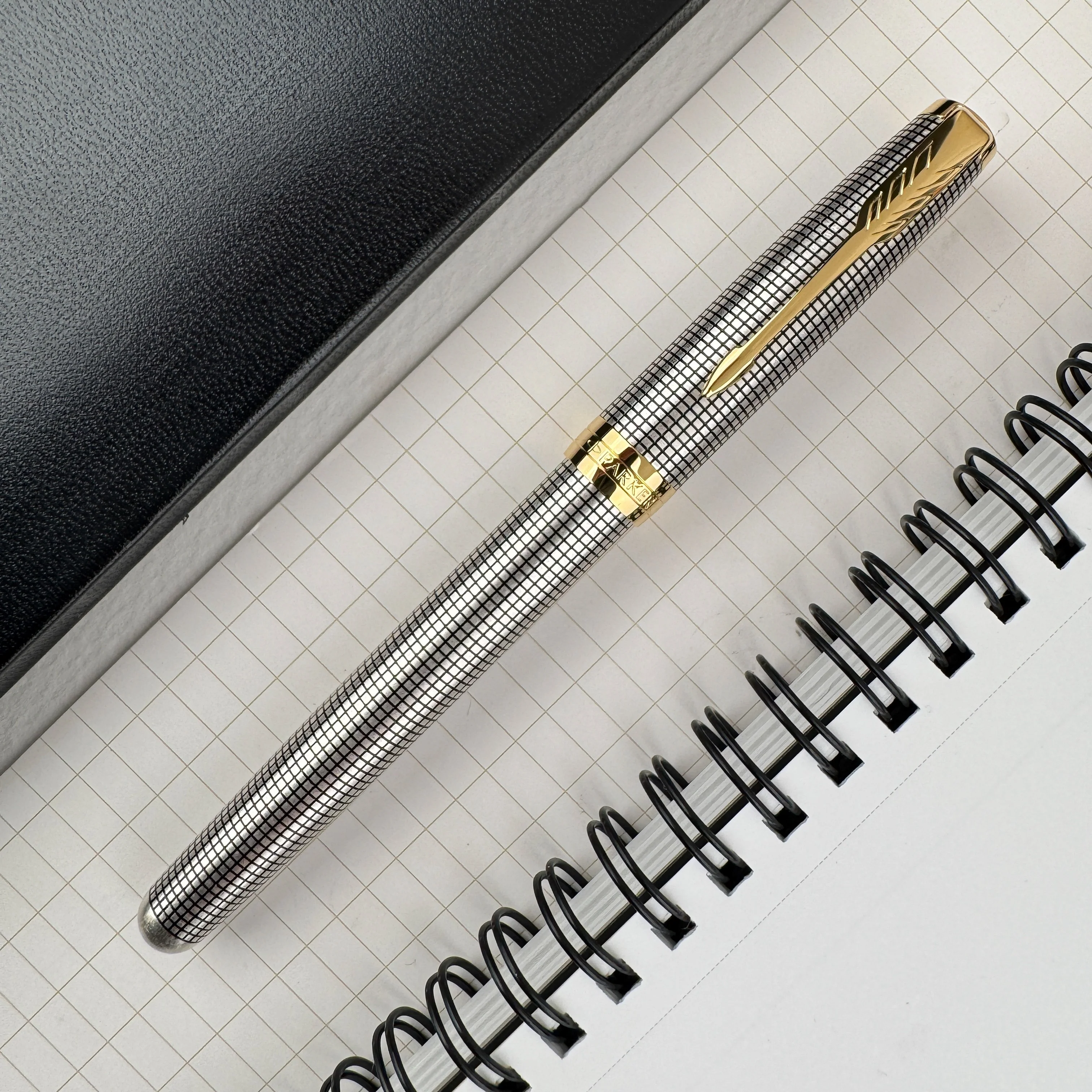 Parker Sonnet Fountain Pen - Silver Ciselé with Gold Trim - Image 2