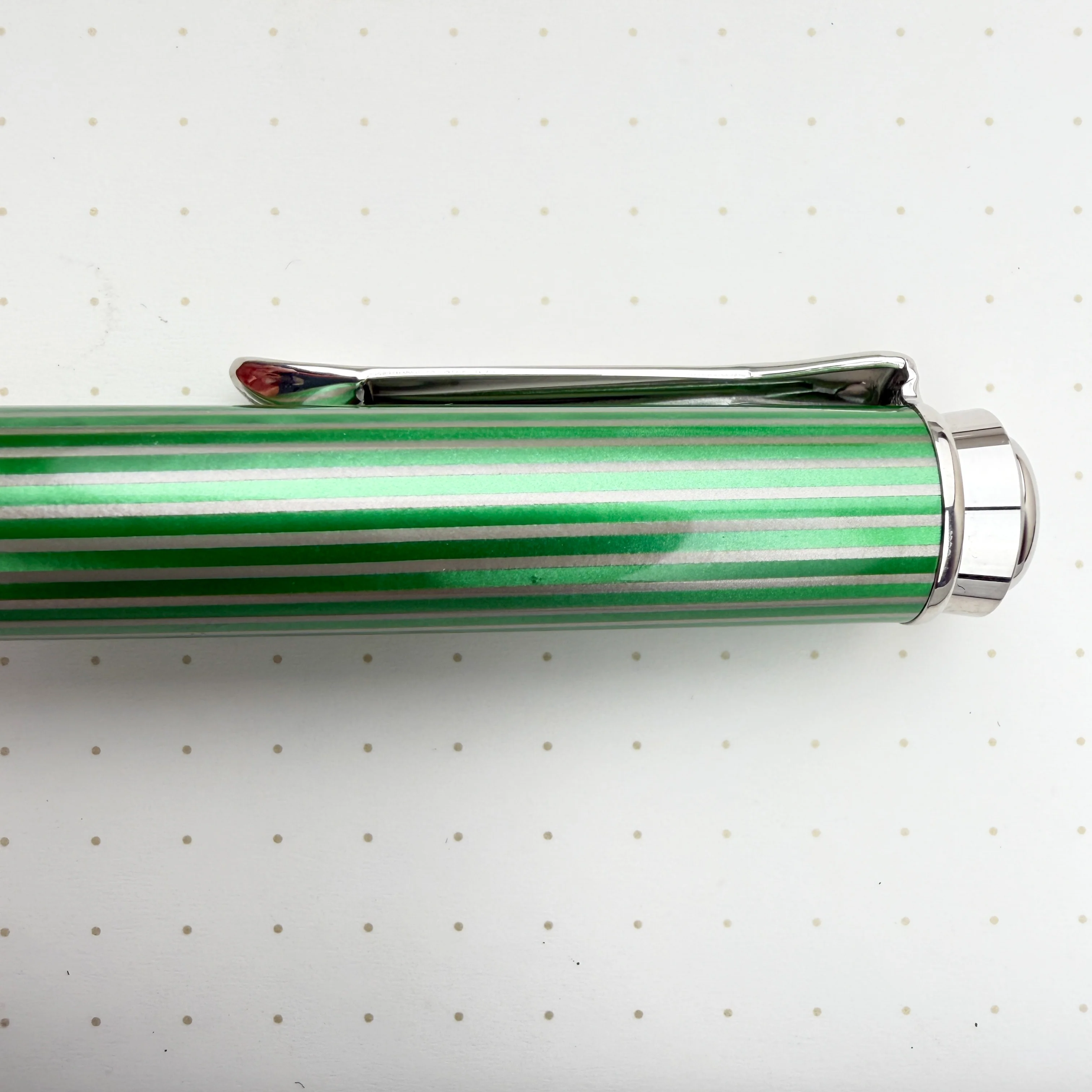 Pelikan Souveran K605 Ballpoint Pen - Green / White - Image 2
