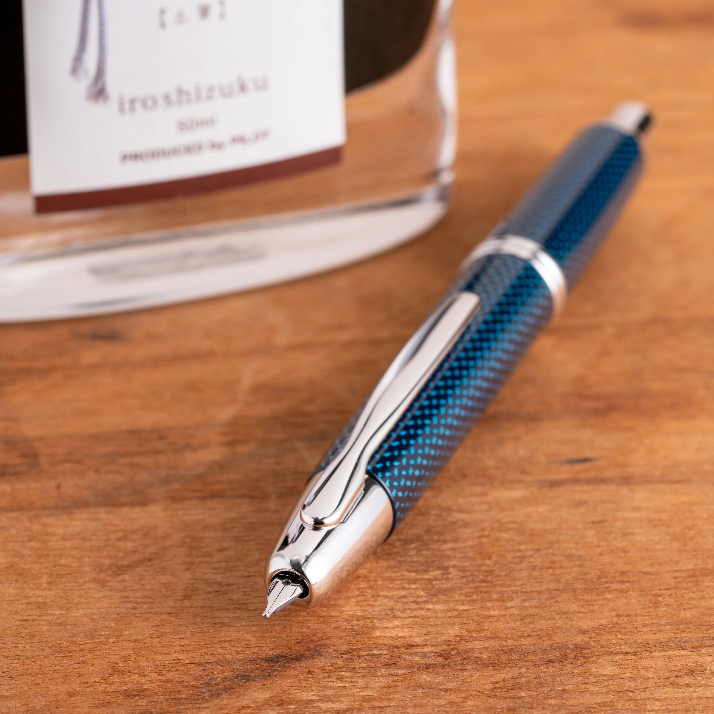 Pilot Vanishing Point Fountain Pen - Blue Carbonesque - Image 3