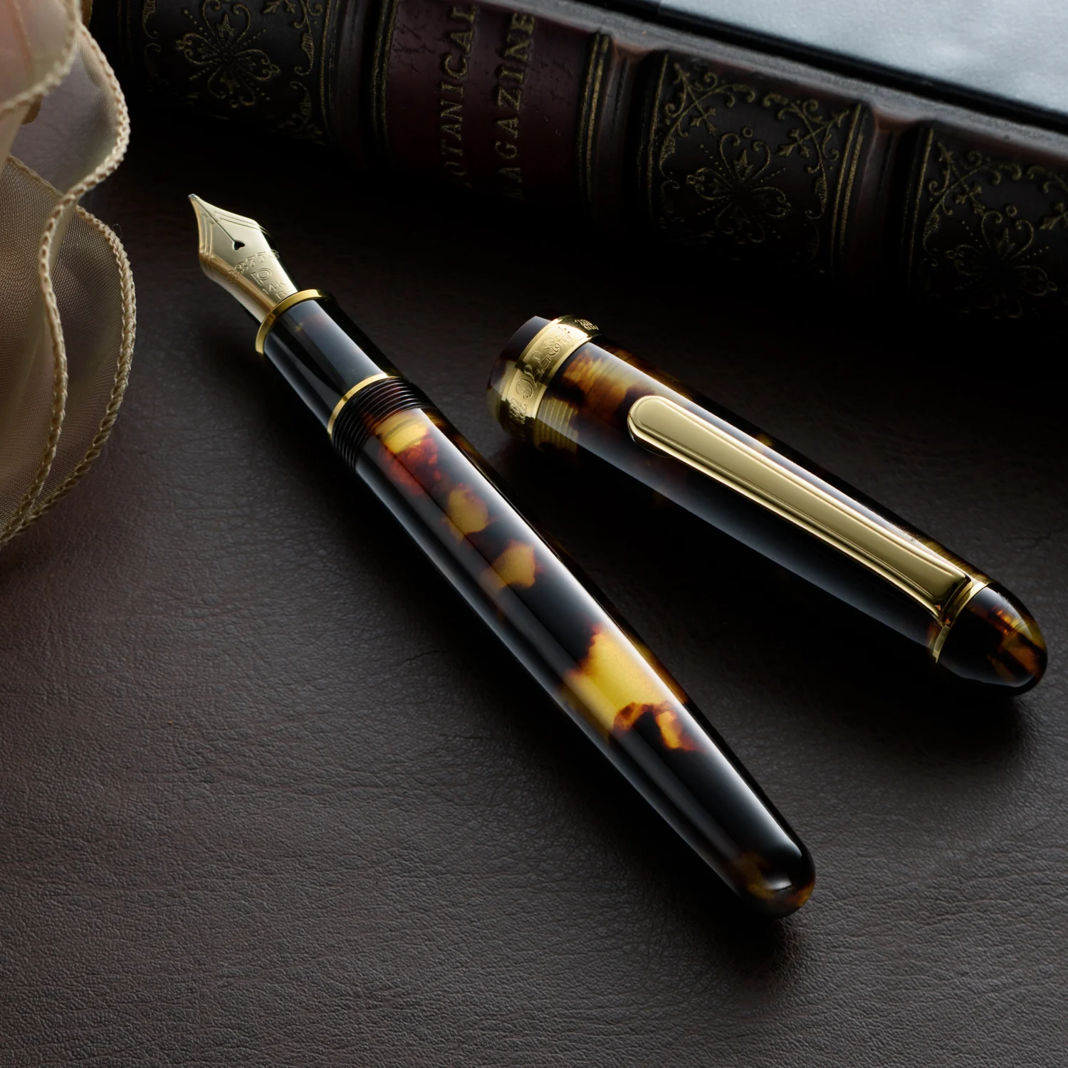 Platinum #3776 Celluloid Fountain Pen - Tortoise - Image 3