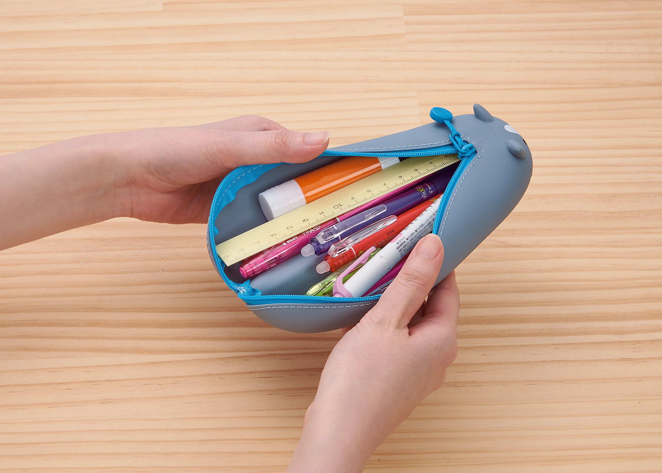 PuniLabo Lying Down Zipper Pouch - Penguin - Image 2