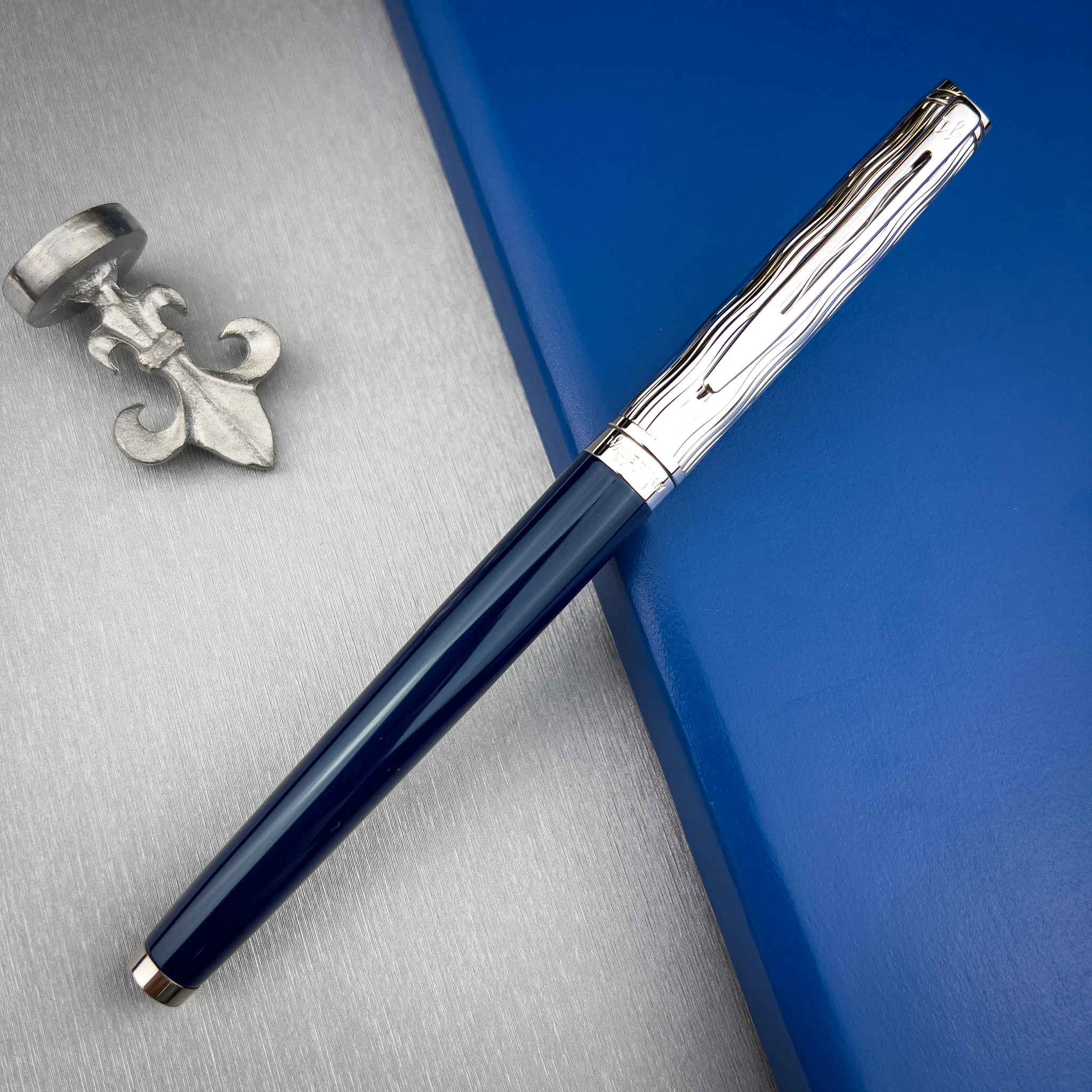 Waterman Hemisphere Rollerball Pen - L'essence du Bleu (Special Edition)